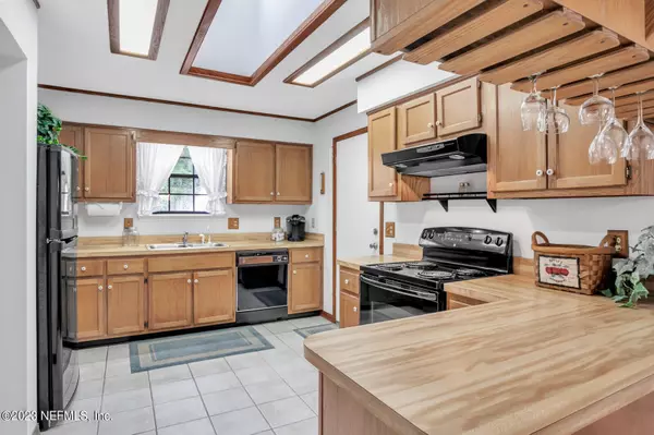 4624 TARRAGON AVE Middleburg, FL 32068