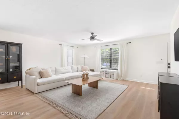 Jacksonville Beach, FL 32250,954 17TH ST N