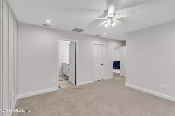 595 MEADOW CREEK DR St Johns, FL 32259