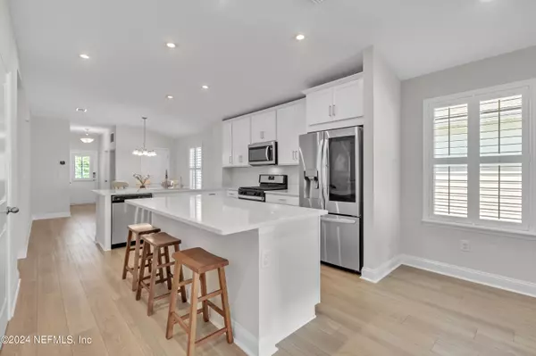 595 MEADOW CREEK DR St Johns, FL 32259