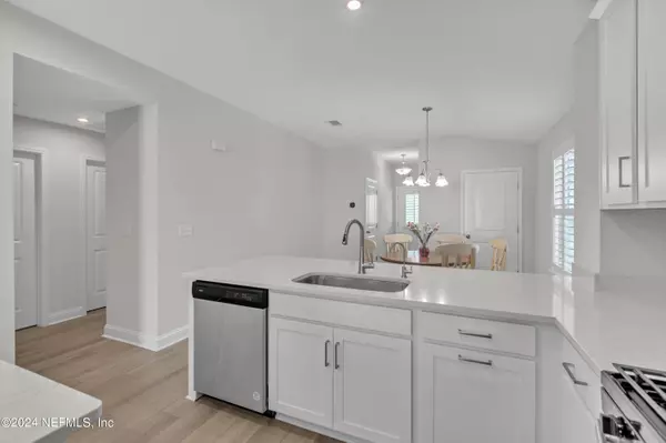 595 MEADOW CREEK DR St Johns, FL 32259