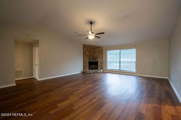 Jacksonville, FL 32222,7541 FALCON TRACE DR W