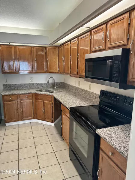 1855 MACKENZIE CT N, Middleburg, FL 32068