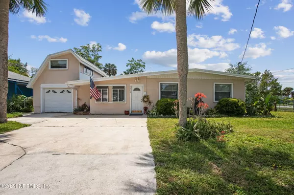 571 HOPKINS ST, Neptune Beach, FL 32266