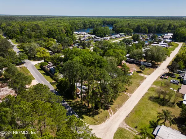 Satsuma, FL 32189,102 JILL LN