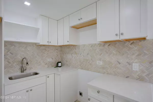 Key Largo, FL 33037,108 POINCIANA DR