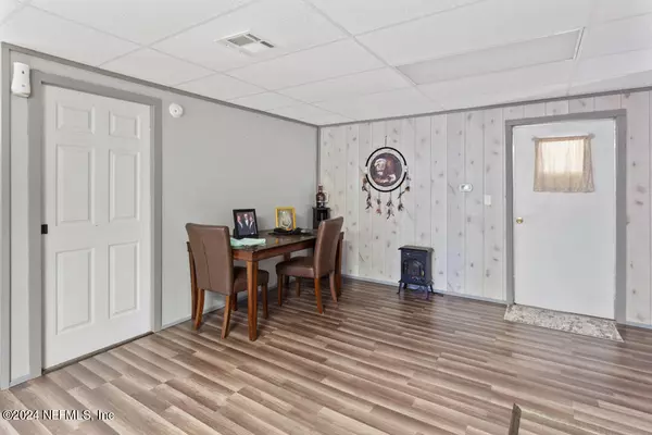 Interlachen, FL 32148,104 THRALLS AVE