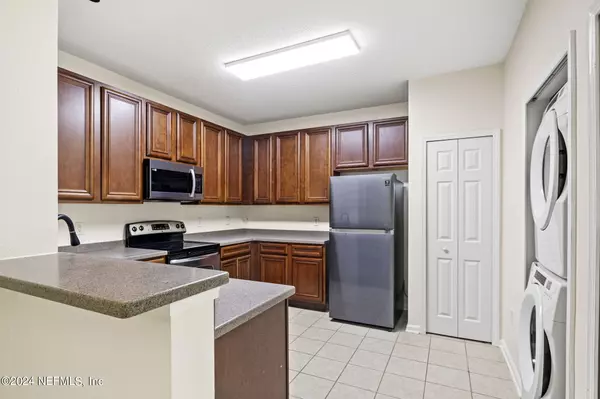 Jacksonville, FL 32256,4998 KEY LIME DR #302