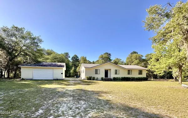 417 2ND AVE, Satsuma, FL 32189