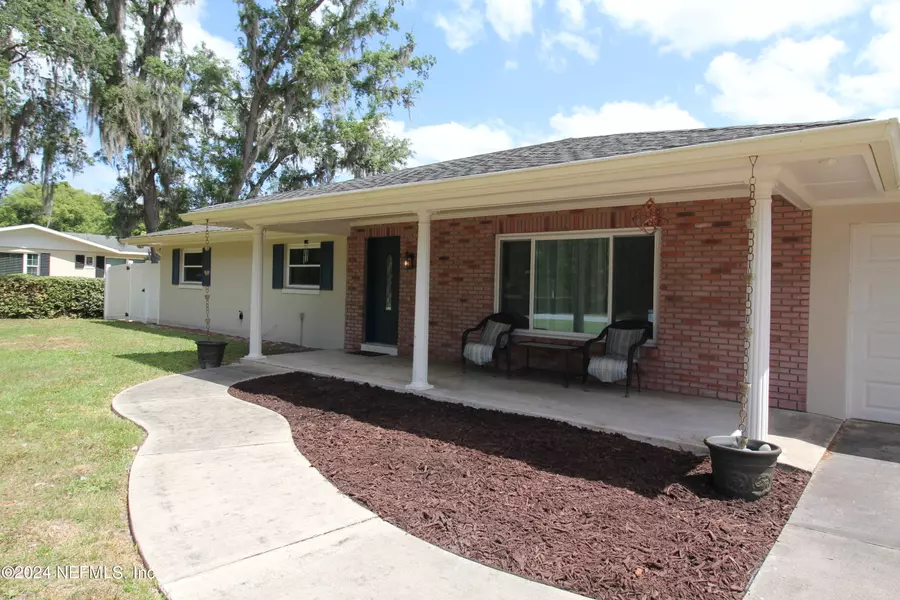 1106 CRESCENT Pkwy, Deland, FL 32724