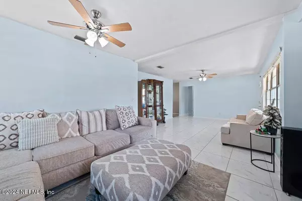 Jacksonville, FL 32216,5977 CARREVERO DR S