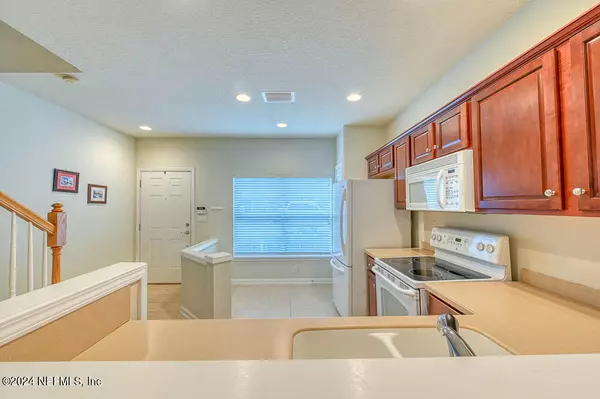 Jacksonville, FL 32256,8073 SUMMERSIDE CIR