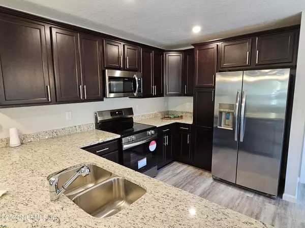 Jacksonville, FL 32210,3932 AUTUMN LN