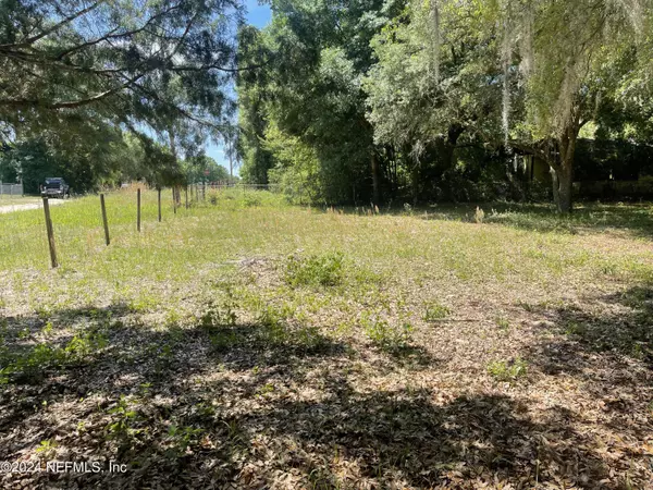 Interlachen, FL 32148,607 WILSON DR