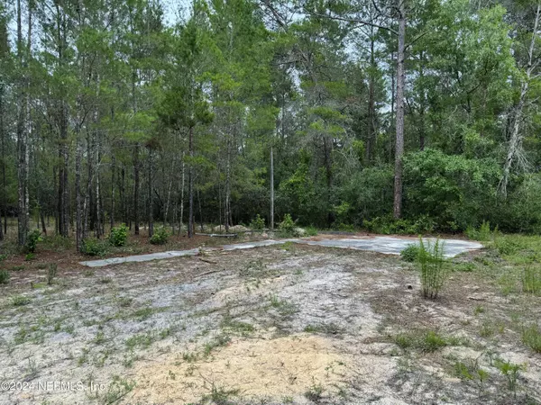 Satsuma, FL 32189,104 SEMINOLE DR