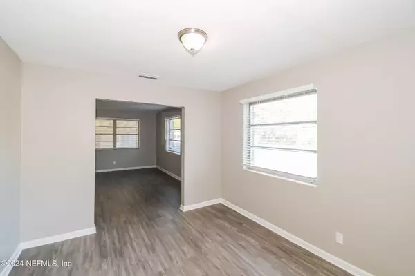 Jacksonville, FL 32277,6238 GREEN PINE LN