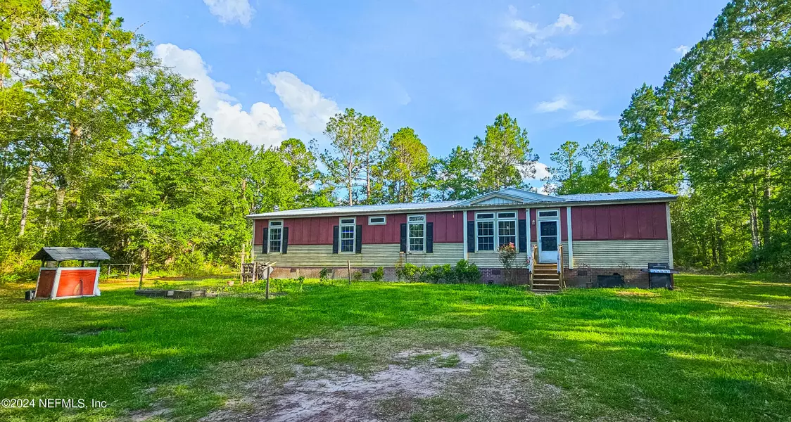 7105 HORSESHOE CIR, Bryceville, FL 32009