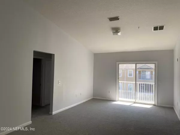 Jacksonville, FL 32244,6106 MAGGIES CIR #109