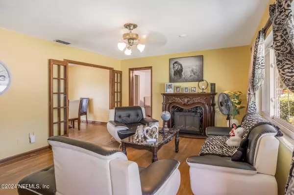 2429 CLARO DR, Jacksonville, FL 32211