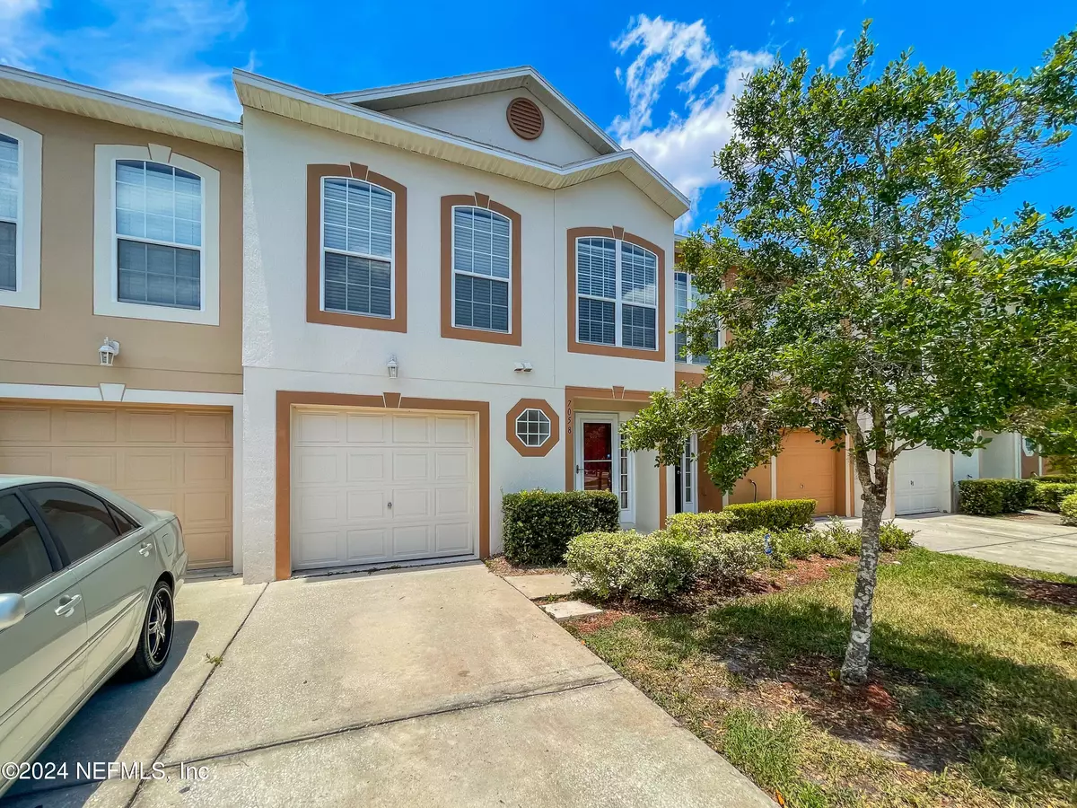 Jacksonville, FL 32244,7058 ST IVES CT