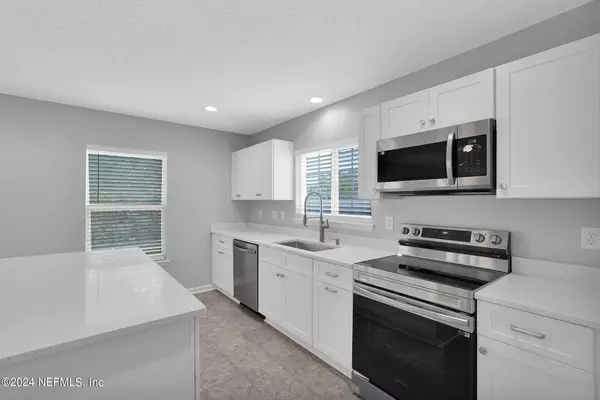 11727 CARSON LAKE DR W Jacksonville, FL 32221