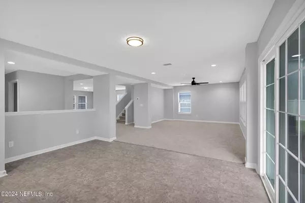 11727 CARSON LAKE DR W Jacksonville, FL 32221