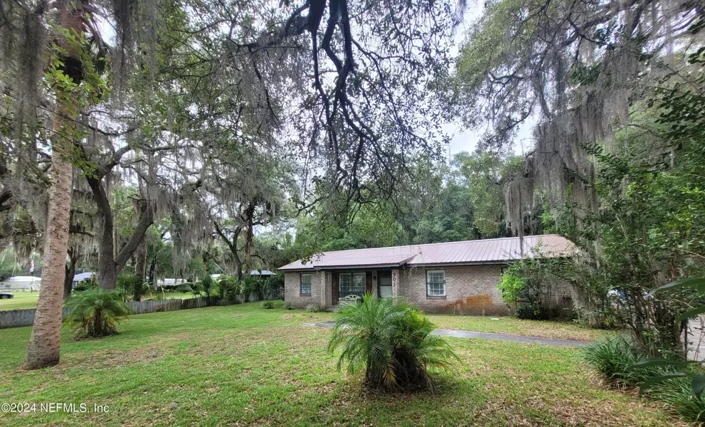 901 PALMETTO ST, Welaka, FL 32193