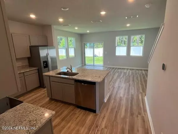 Jacksonville, FL 32218,14592 MACADAMIA LN. LN #290