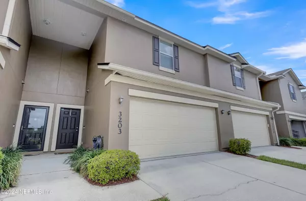 Fleming Island, FL 32003,1500 CALMING WATER DR #3203