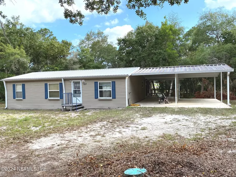 107 DIAMOND LAKE DR, Crescent City, FL 32112