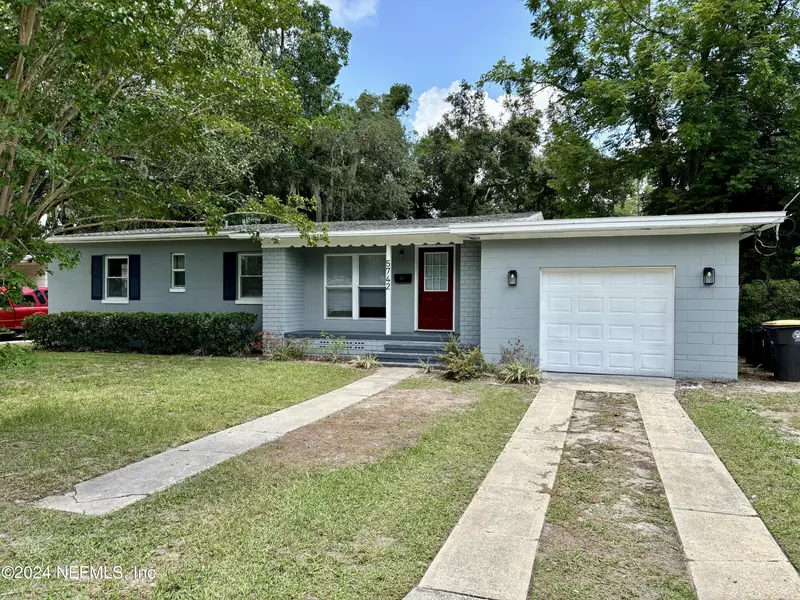 5742 CEDAR PARK LN, Jacksonville, FL 32210