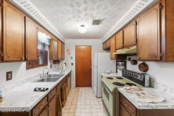 Jacksonville, FL 32210,2021 LAKE WEIR AVE