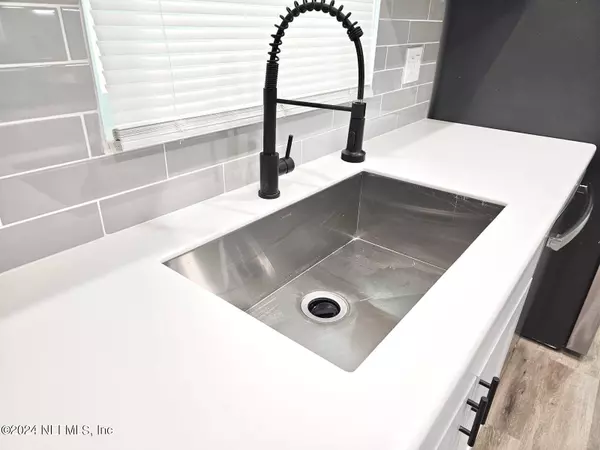 Jacksonville, FL 32244,7504 WHEAT RD RD