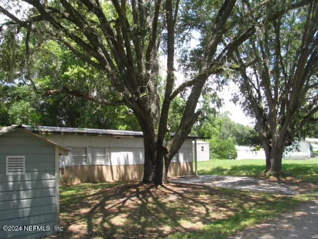 215 PINE TREE TRL, Crescent City, FL 32112