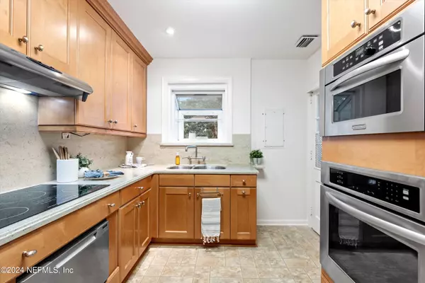 Jacksonville, FL 32207,2755 GREEN BAY LN