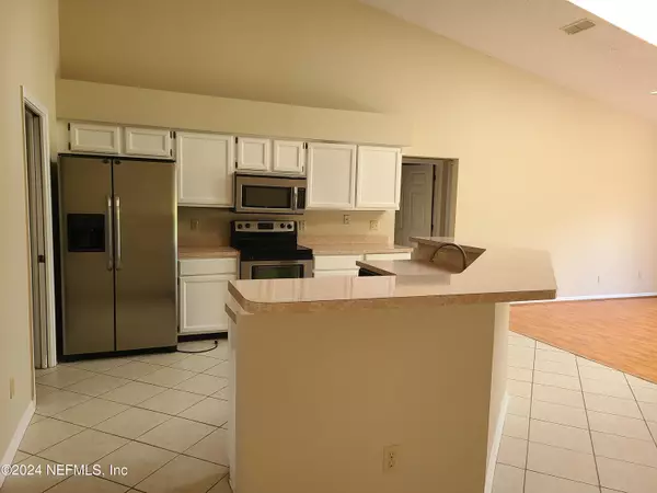 Jacksonville, FL 32246,2106 HOVINGTON CIR W