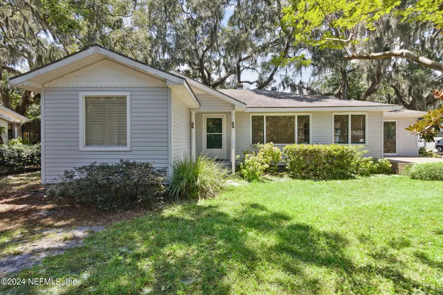 2121 CLINCH DR, Fernandina Beach, FL 32034