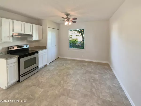 Jacksonville, FL 32244,7753 PEPPER CIR W