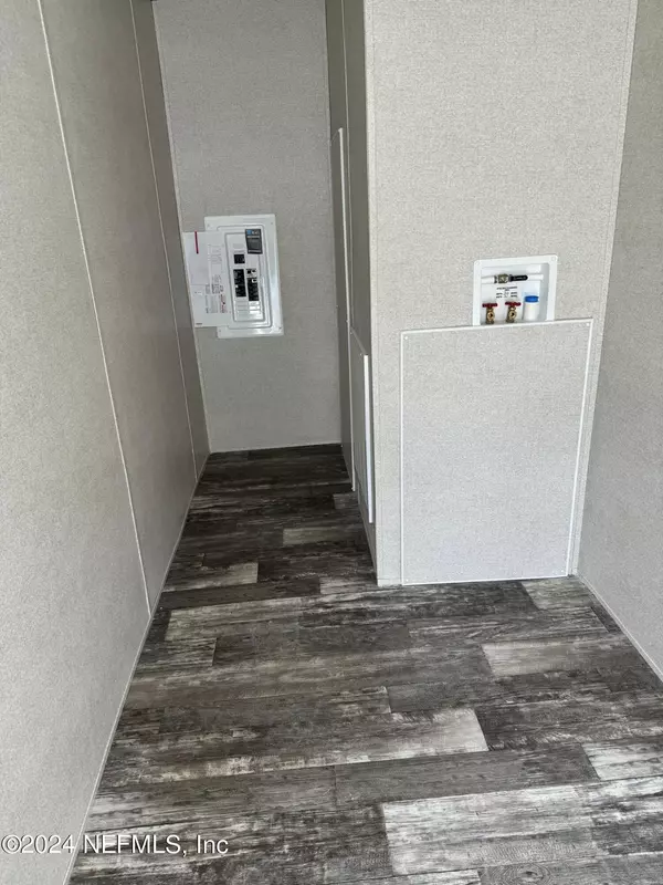 Interlachen, FL 32148,106 LENORE AVE