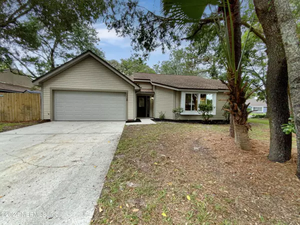 3328 ASHRIDGE DR, Jacksonville, FL 32225