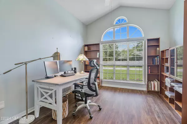 233 MAPLEWOOD DR St Johns, FL 32259