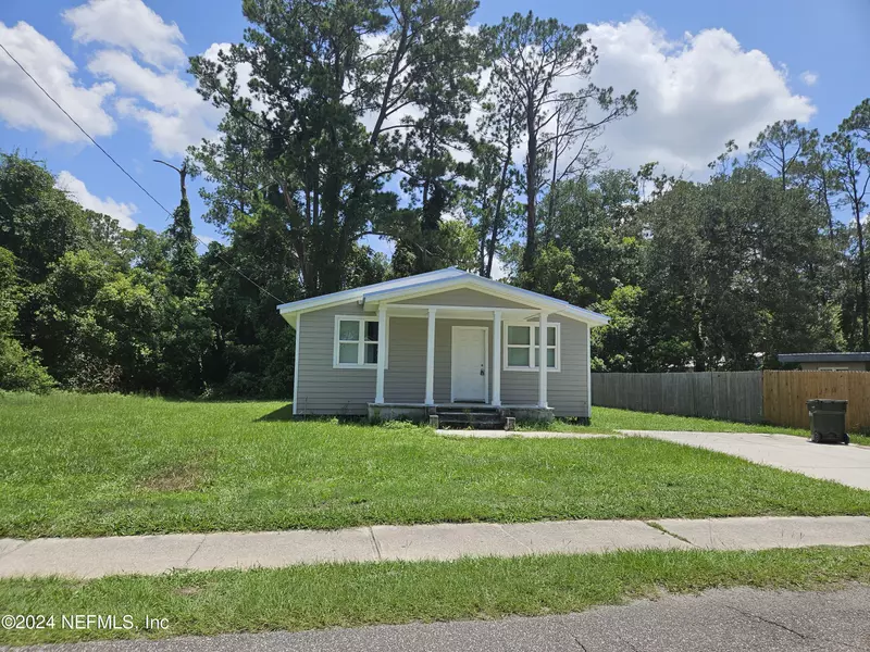 1051 CENTER ST, Green Cove Springs, FL 32043