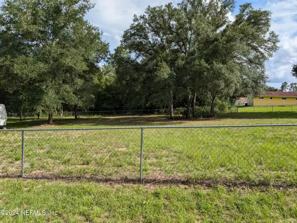211 1ST WAY, Interlachen, FL 32148