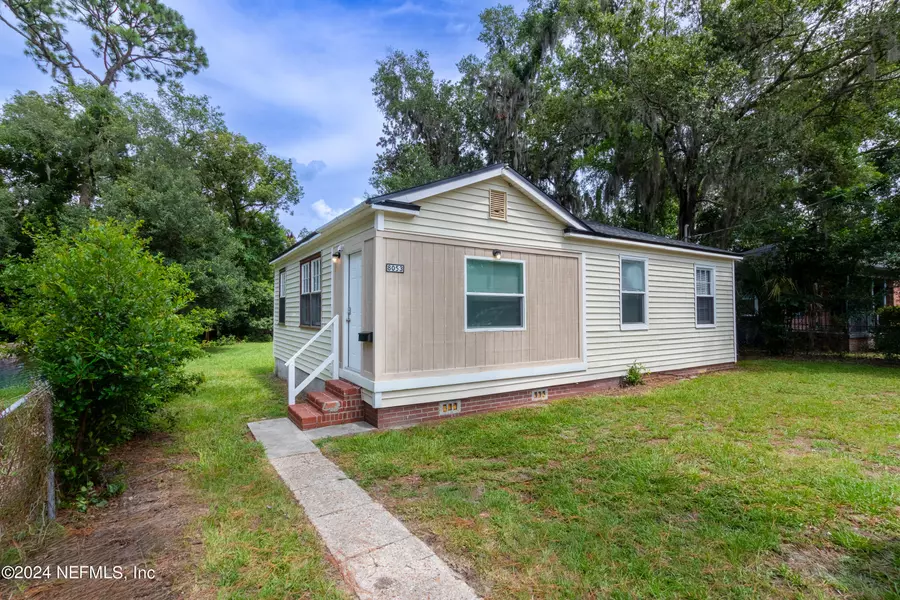 8053 LEXINGTON DR, Jacksonville, FL 32208