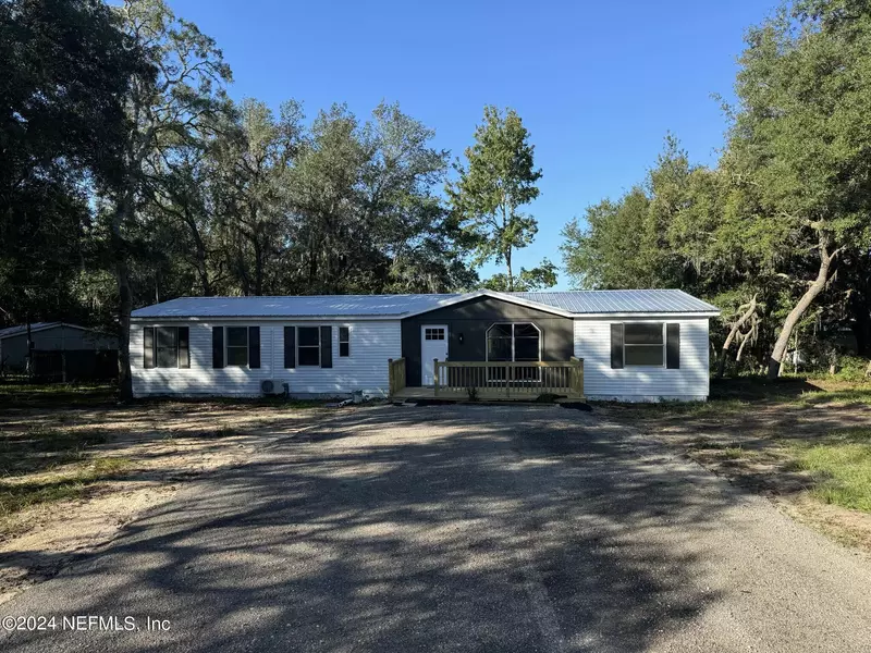 101 E OAKSIDE DR, Interlachen, FL 32148