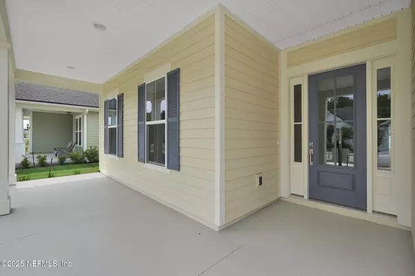 Yulee, FL 32097,323 SAWGRASS DR