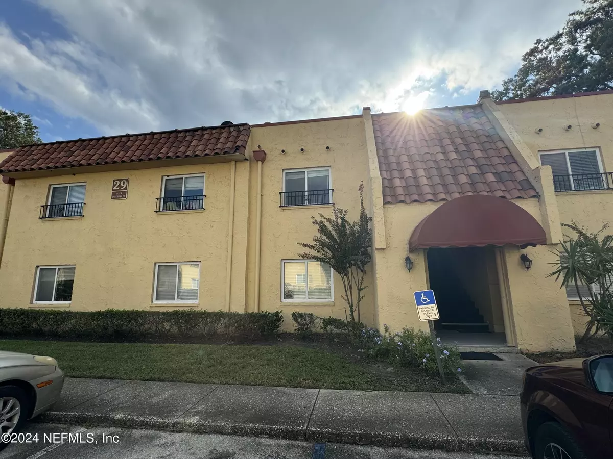 Jacksonville, FL 32217,6528 VALEROSA CT #7