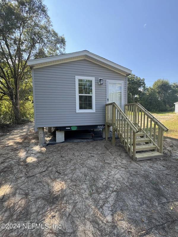 121 POSSUM WALK RD, Satsuma, FL 32189