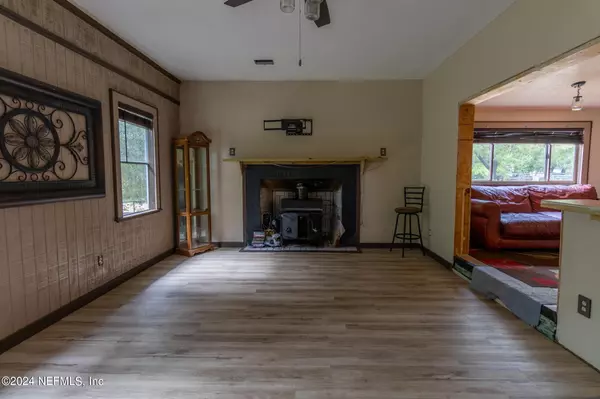 Interlachen, FL 32148,244 3RD WAY