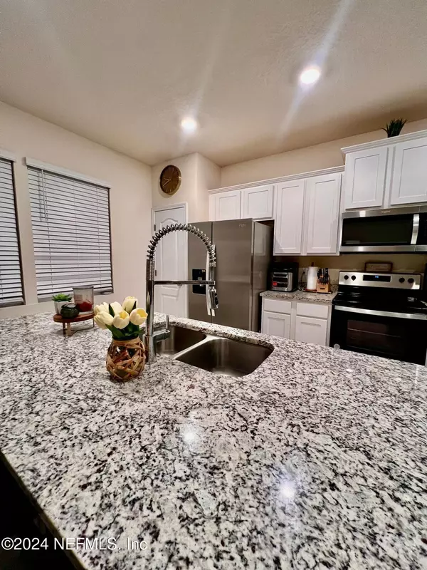 608 YELLOW OAKS LN, Orange Park, FL 32065
